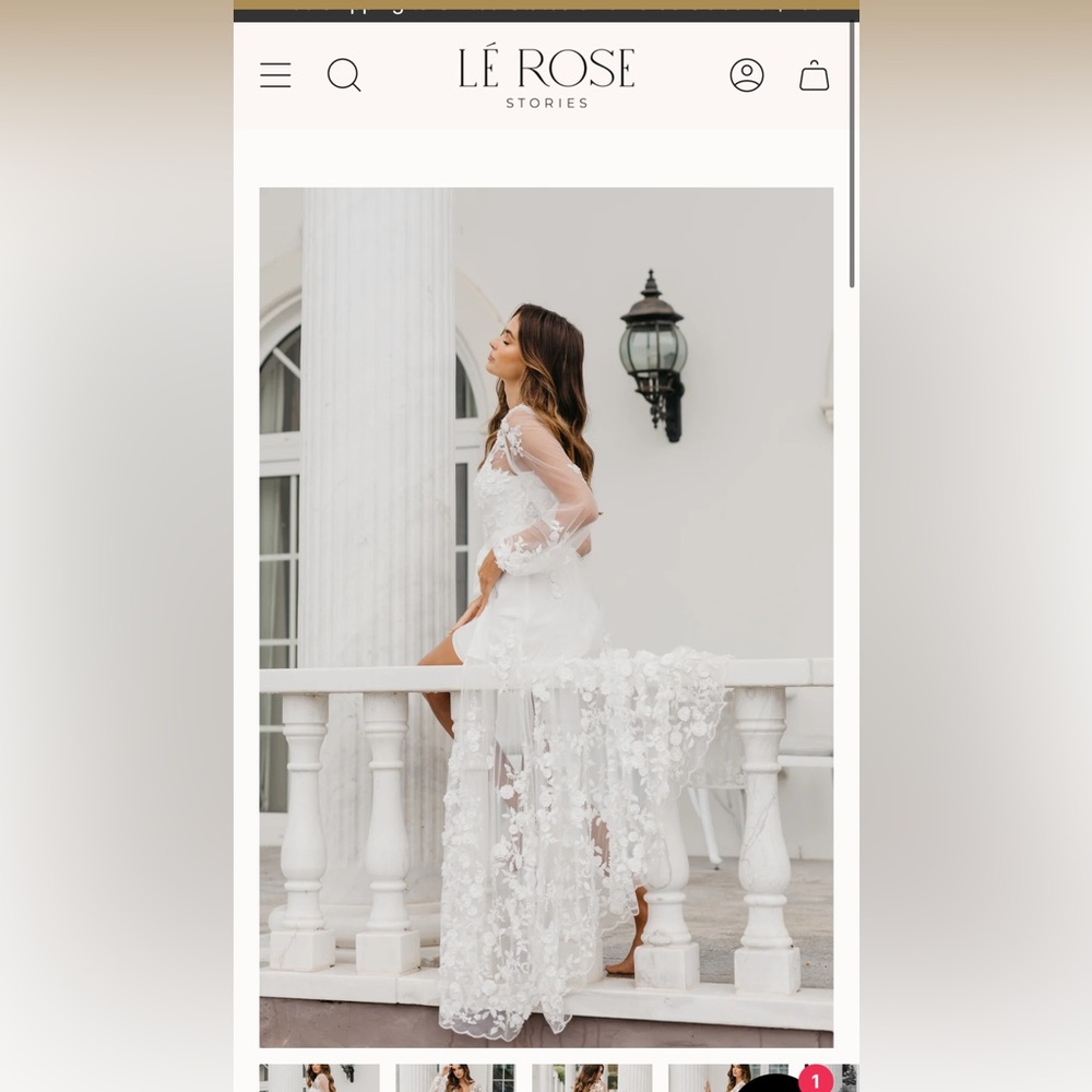 Le Rose Stories Elegant White Floral Lace Robe